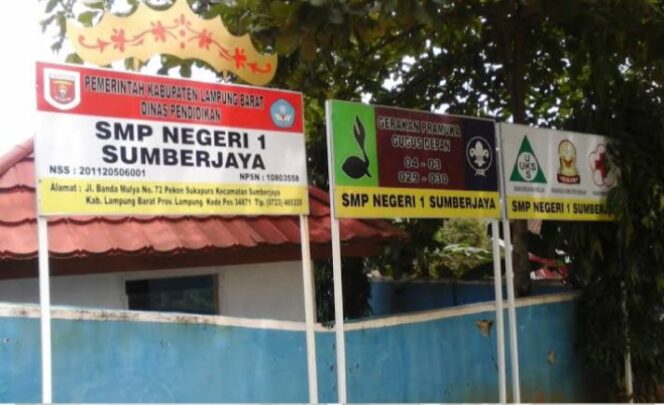 
					Wali Murid SMPN 1 Sumber Jaya Keluhkan Iuran Uang Parkir di Sekolah