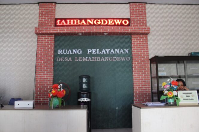 
					Berdirinya Uptd Lemahbang Dewo Disoal Warga