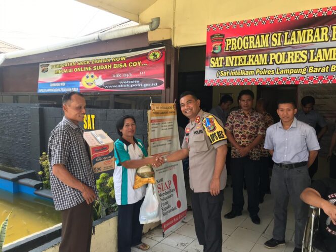 
					Jumat Berbagi Kasih “Sat Intelkam Polres Lampung Barat” Memberikan Bantuan Masyarakat Kurang Mampu