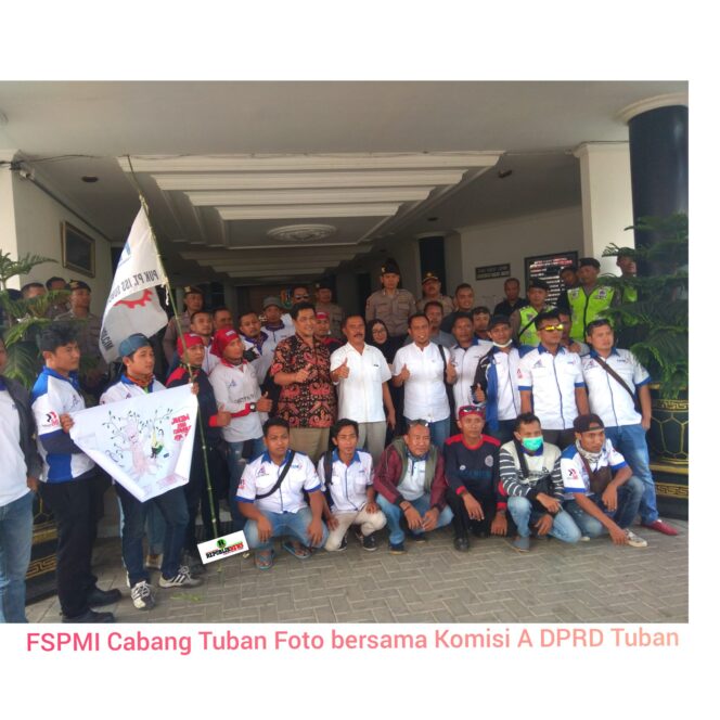 
					Massa FSPMI Gerudug Gedung DPRD Tuban, Komisi A : Tidak Ada Titik Temu Kalau Tidak Duduk Satu Meja.