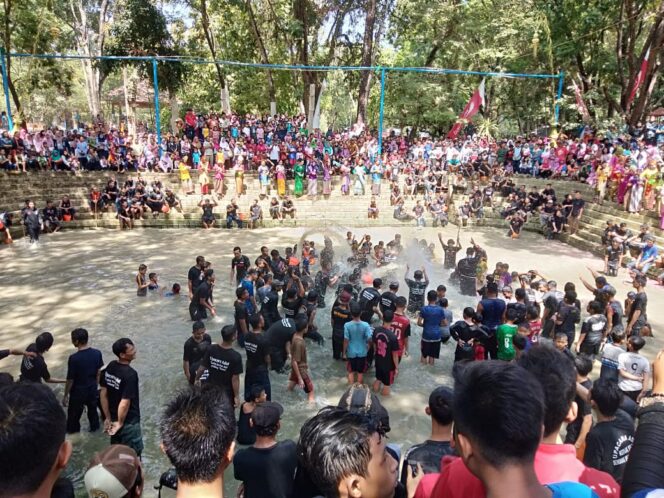 
					KEDUK BEJI WISATA TAWUN NGAWI SUMBER MATA AIR DALAM MELESTARIKAN LINGKUNGAN