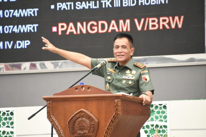 
					Pangdam Brawijaya Sampaikan Pemahaman Wawasan Nusantara di Universitas Islam Malang