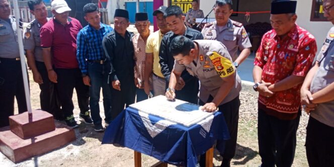 
					Bersama Ketua DPRD, Kapolres Lambar Resmikan Pospol Kebun Tebu Polsek Sumberjaya