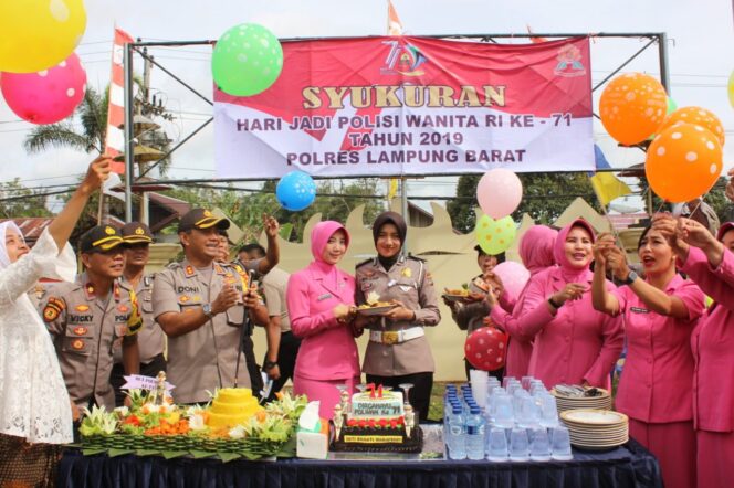 
					Hari Jadi Polwan ke-71 Polres Lampung Barat Menggelar Syukuran