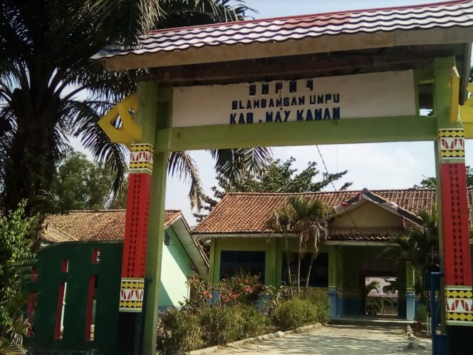 
					SMPN 04 Blambangan Umpu Way Kanan Di Duga Kangkangani Peraturan Presiden