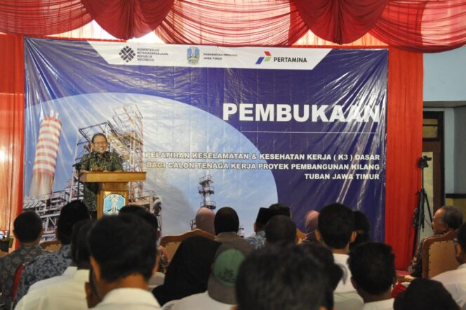 
					59 Calon Naker Kilang Diberikan Pelatihan, Wabup Tuban : Saya Akan Pecat Oknum Pejabat Yang Jadi Calo Tanah.