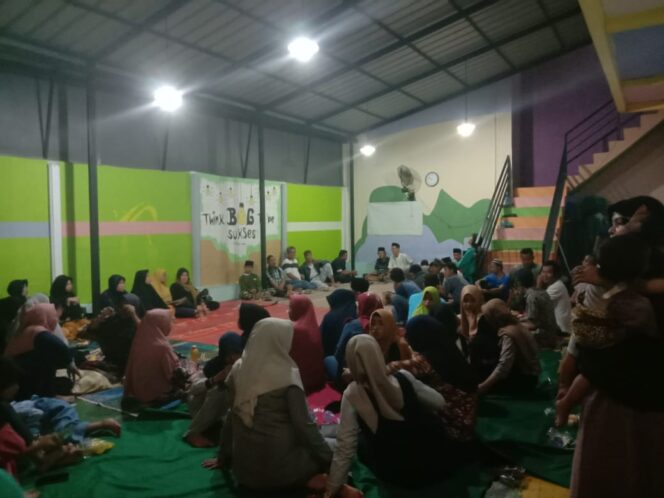 
					Majelis Nusantara Rutinitas Berdzikir Bersama Dengan Jama’ah