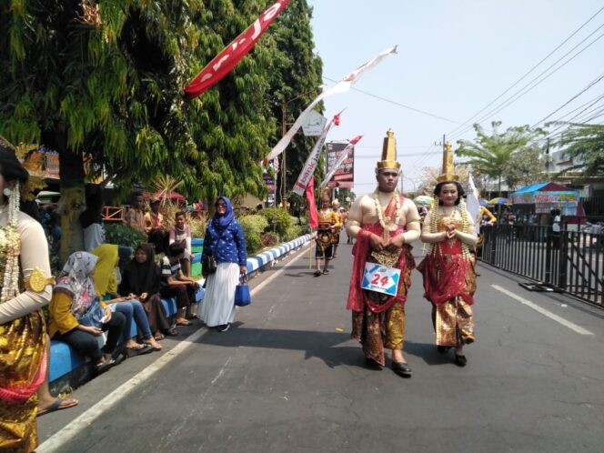 
					SMP Negeri 5 Jombang Ikut Memeriahkan Pawai Budaya Jombang 2019