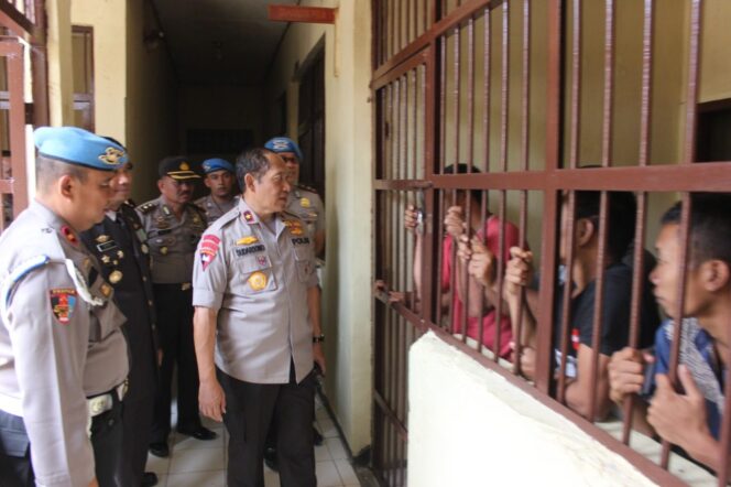 
					Waka Polda Lampung Menyempatkan Diri Berdialog Dengan Para Napi