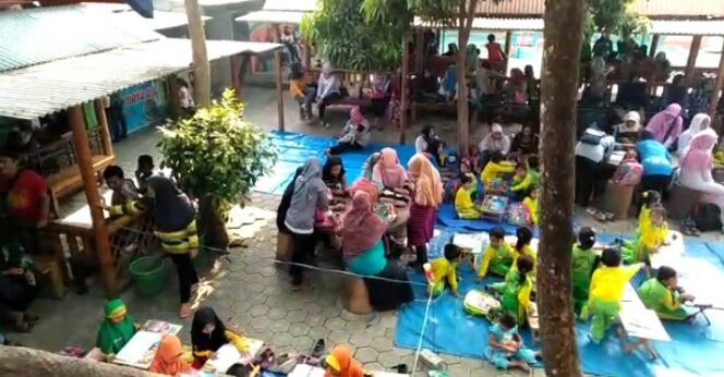 
					Pemandian Tirta Ria Sumobito Jombang Menggelar Lomba Mewarnai
