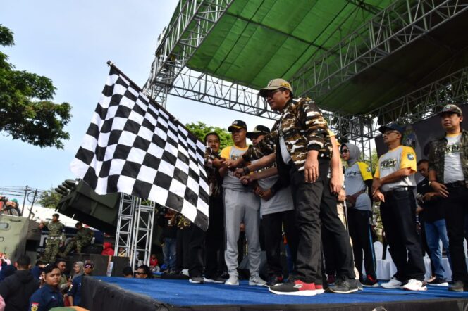 
					HUT FKPPI, Kolonel Zainuddin Lepas Peserta Jalan Sehat