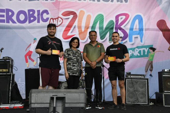 
					Lapangan Makodam Brawijaya Jadi Ajang Adu Senam Zumba