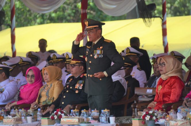
					Parade Defile dan Drama Kolosal, Ramaikan HUT TNI ke-74 di Makodam V/Brawijaya