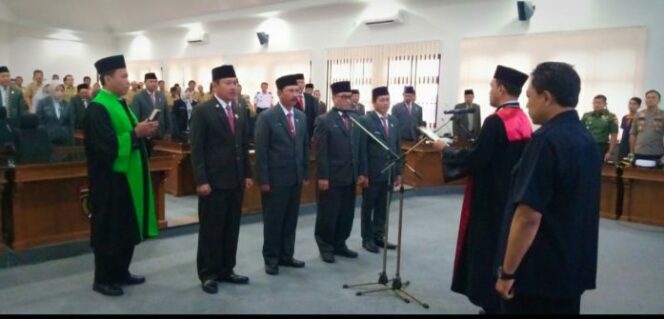 
					PENGAMBILAN SUMPAH KETUA DPRD NGAWI PERIODE 2019-2024