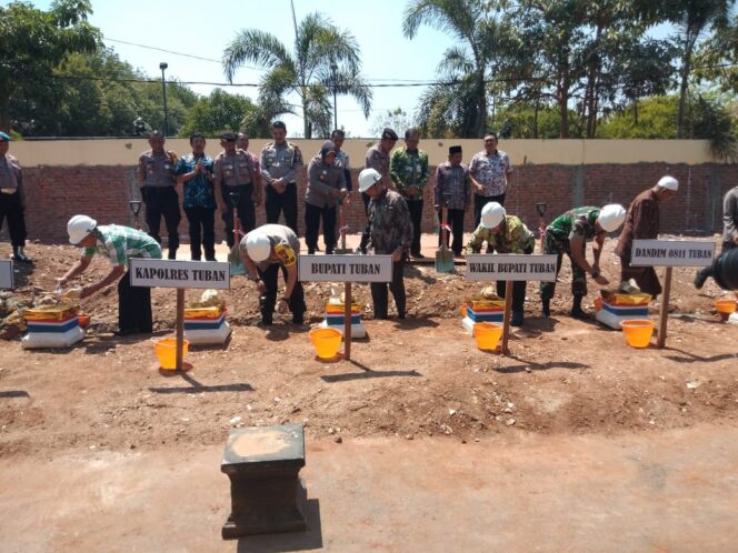 
					Peletakan Batu Pertama Pembangunan “Gedung Pelayanan Sanika Satyawada” Polres Tuban.