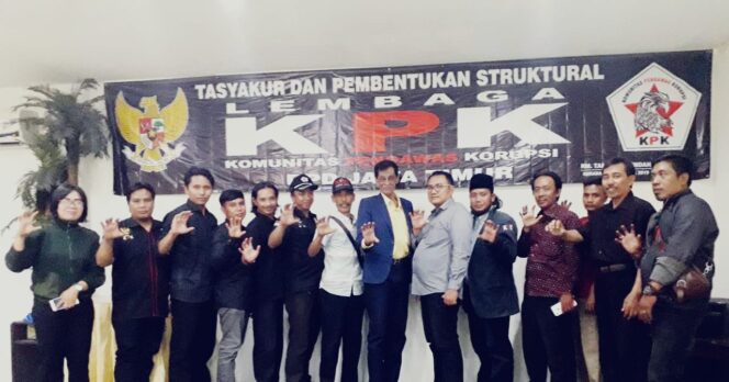 
					Tasyakuran Kantor Baru dan Pembentukan Struktur Pengurus Lembaga Komunitas Pengawas Korupsi (KPK) DPD Jatim