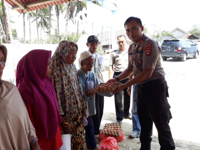 
					Giat Rutin Silambar Bersih dan Berbagi Kasih oleh Sat Intelkam Polres Lampung Barat