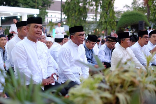 
					Zikir Bersama Awali Hari Jadi Sulsel ke 350 Tahun