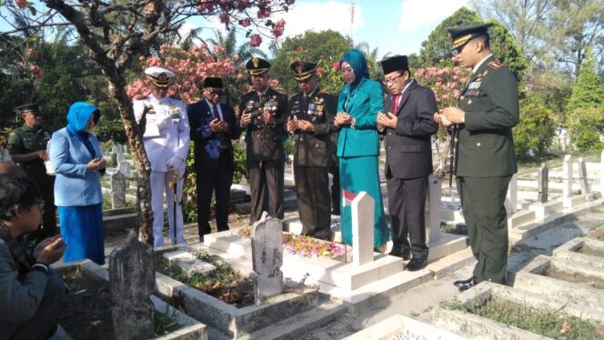 
					DANREM BALADHIKA JAYA PIMPIN ZIARAH NASIONAL HARI PAHLAWAN