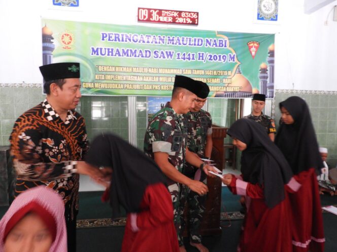 
					PERINGATI MAULID NABI, DANYONARMED 12/DIVIF 2 KOSTRAD SANTUNI ANAK YATIM