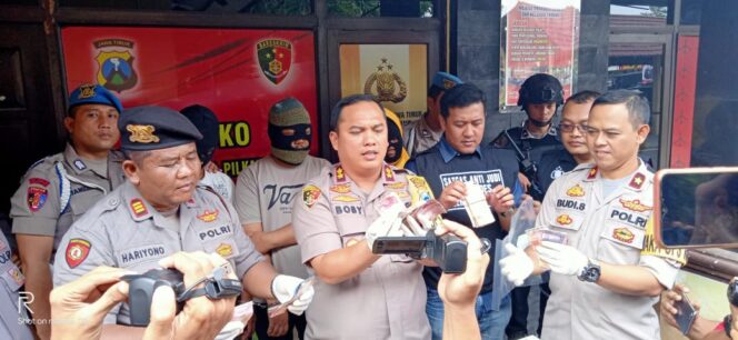 
					Tiga Penjudi Asal Desa Sentul Diringkus Satgas Anti Judi Pilkades Polres Jombang