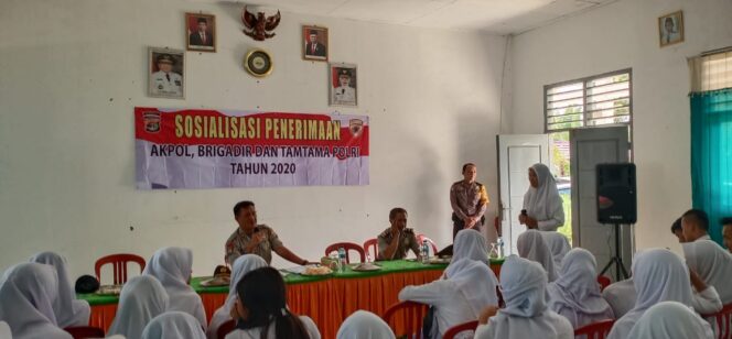 
					Jajaran Kepolisian Lampung  Barat  Terus Sosialisasi ke Sekolah  Dalam Rekrutmen  Polri  Tahun 2020