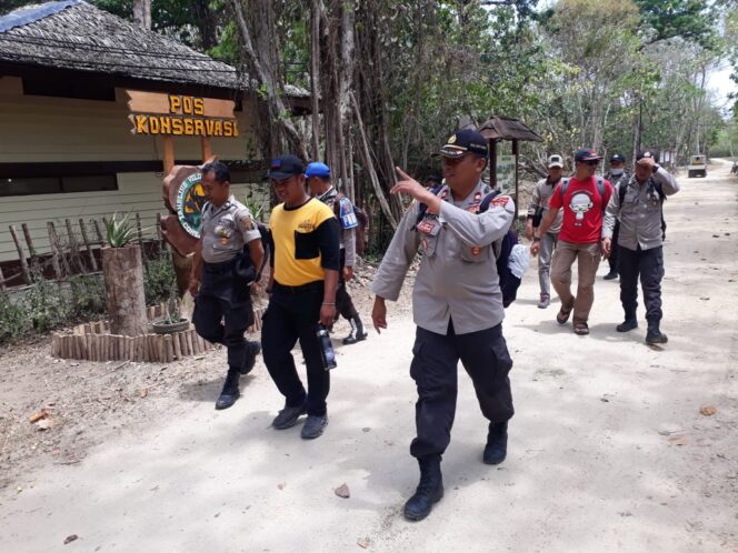 
					Polsek Bangkunat .Polres Lampung Barat  Bersama Polhut TNBBS. Patroli  Upaya Pengaman Hutan  Kawasan