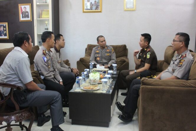 
					Kedatangan  Kejari Liwa .Andri  Juliansyah S.H.M.H .Di Sabumbut . Langsung  Oleh Kapolres Lampung Barat