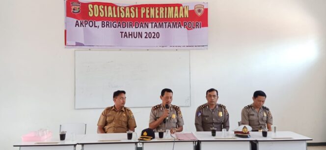 
					Sosialisi Kapolsek Sekincau Lampung Barat Di SMKN  1 Pagardewa