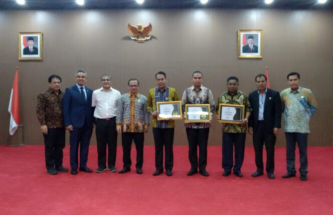 
					Sulsel Terima Anugrah Keterbukan Info Publik Salah Satu Provinsi Terbaik Dalam Tranparansi Pemerintahan