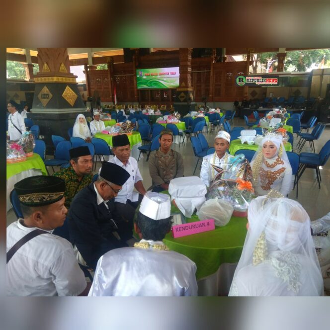 
					Sebanyak 20 Pasang pengantin di Tuban Ikuti Nikah Massal .