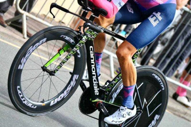 
					The lack of regular physical activity results in 250,000 deaths annually, according to a 2003 report in the medical journal Circulation. The least physically fit persons have a mortality risk 4.5 times higher than physically fit persons.