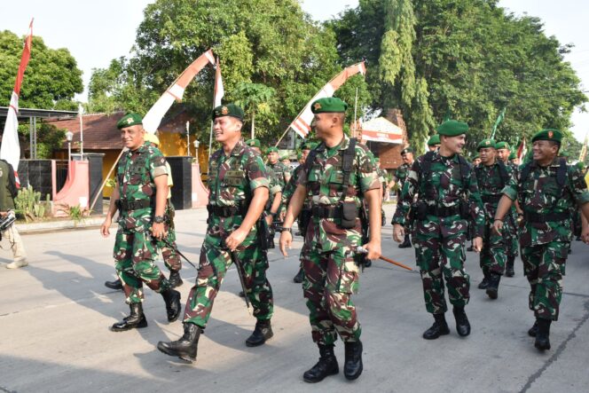 
					Gerak Jalan Yudha Wastu Pramuka Jaya di Pendopo Trowulan, Tempuh Jarak 8 Kilometer