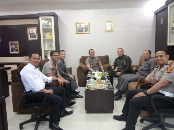 
					Ketua Pengadilan Negeri Liwa  Beserta Anggota Kunjungi Kapolres Lampung Barat