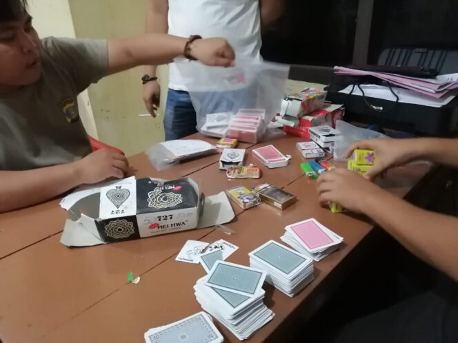 
					Lagi Asyik Judi Leng “Dua warga Waysuluh Kecamatan Krui Selatan” di Bekuk Jajaran Polsek Pesisir Tengah