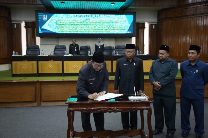 
					8 Perda Baru Telah disahkan.