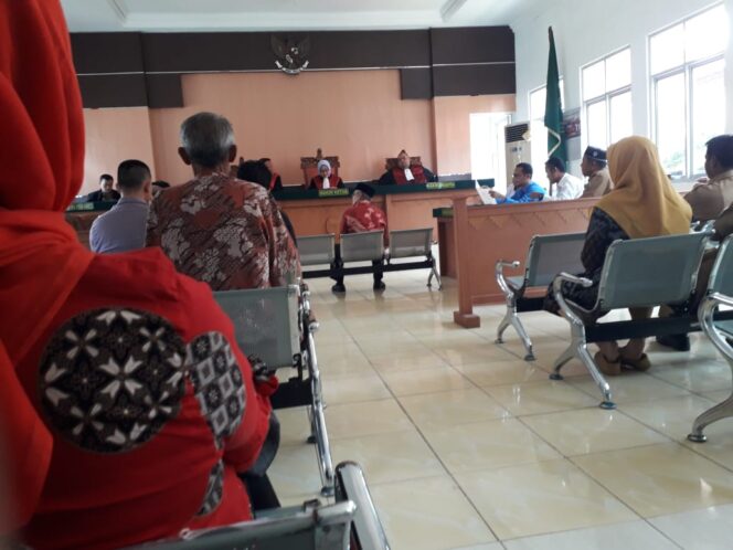 
					Masih Dalam Sidang Lanjutan Tergugat Dan Penambahan Satu Alat Bukti Pihak Tergugat