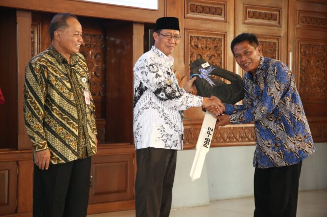 
					Insentif Prestasi Bagi Kecamatan,Desa/Kelurahan Lunas Tercepat PBB-P2.