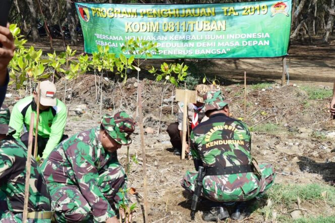 
					Tanam 4000 Pohon , Kodim 0811 Tuban Gelar Program Penghijauan Di Pantai Sowan