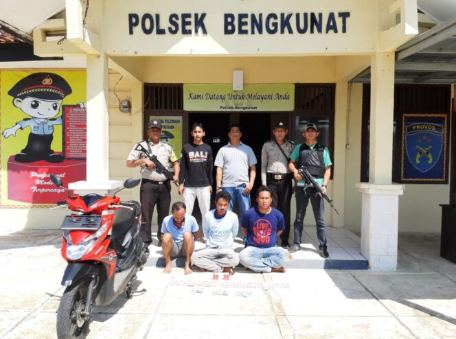 
					Tiga Pengedar UPAL Berhasil Di Amankan Polsek Bangkunat