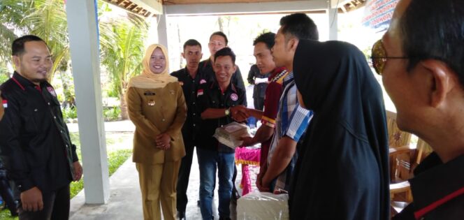 
					Bersama Wakil Bupati Pesisir Barat, FPII Setwil Lampung Bagikan Buku Iqro’ dan Juz Amma