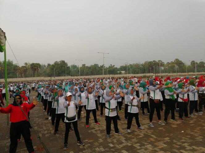 
					Lansia Senam Bersama Sekda Tuban