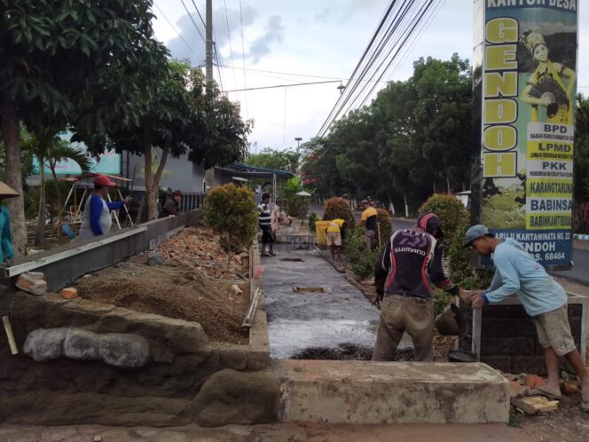 
					JELANG AKHIR TAHUN 2019 PEMDES GENDOH GENJOT PEMBANGUNANAN FISIK DAN SARPRAS