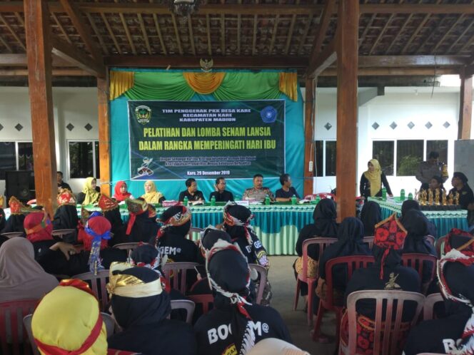 
					KEPALA DESA KARE GELAR PELATIHAN DAN SENAM LANSIA DALAM RANGKA MEMPERINGATI HARI IBU