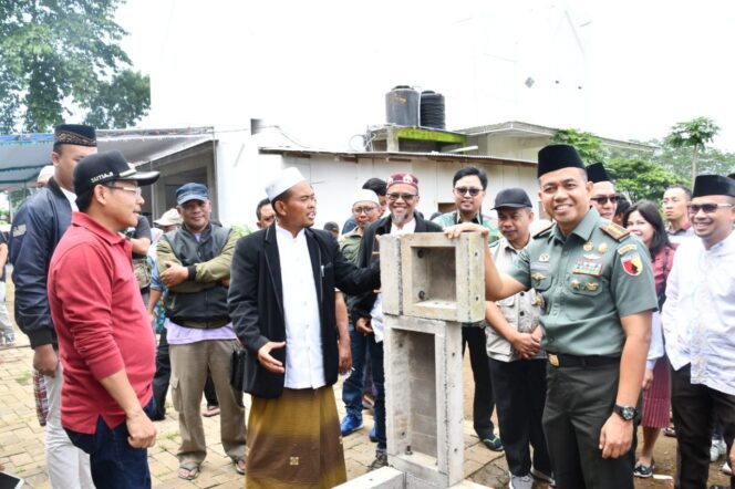
					Santri Ponpes Manajer Tholabie Antusias Tanam Puluhan Ribu Bibit Pohon Pepaya