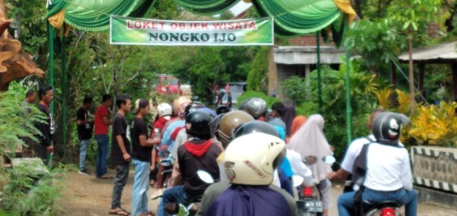 
					RIBUAN PENGUNJUNG SERBU LOKASI WISATA DI KABUPATEN MADIUN