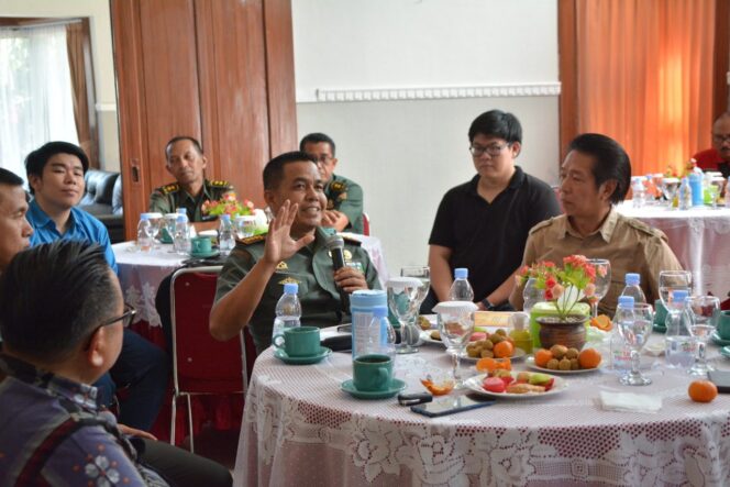 
					Sambut Imlek, Paguyuban Tionghoa Audiensi ke Ruangan Kerja Danrem Baladhika Jaya