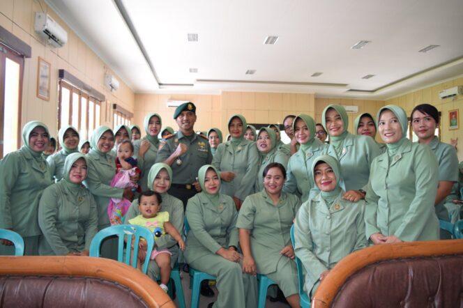 
					Malaikat Tetangga, Danyonarmed 12/Divif 2 Kostrad Beri Wejangan Ratusan Istri Prajurit