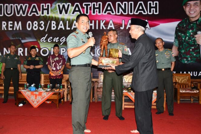 
					Ponpes Ngalah Jadi Sasaran Wasbang Danrem 083/Baladhika Jaya