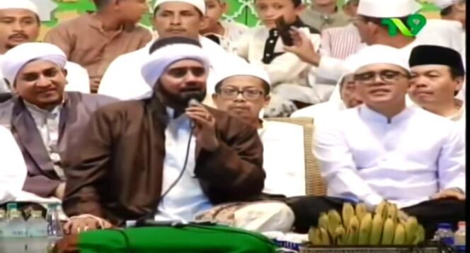 
					TUTUP TAHUN BANYUWANGI BERSHOLAWAT BERSAMA HABIB SYECH ABDUL QODIR ASSEGAF DAN USTADZ YUSUF MANSUR